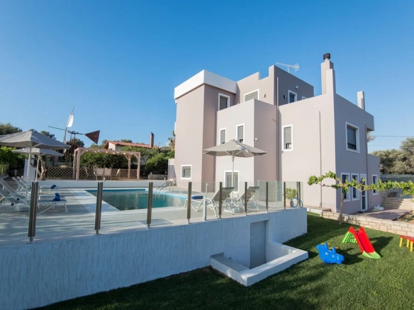 For Sale – Villa 270 m² in Crete