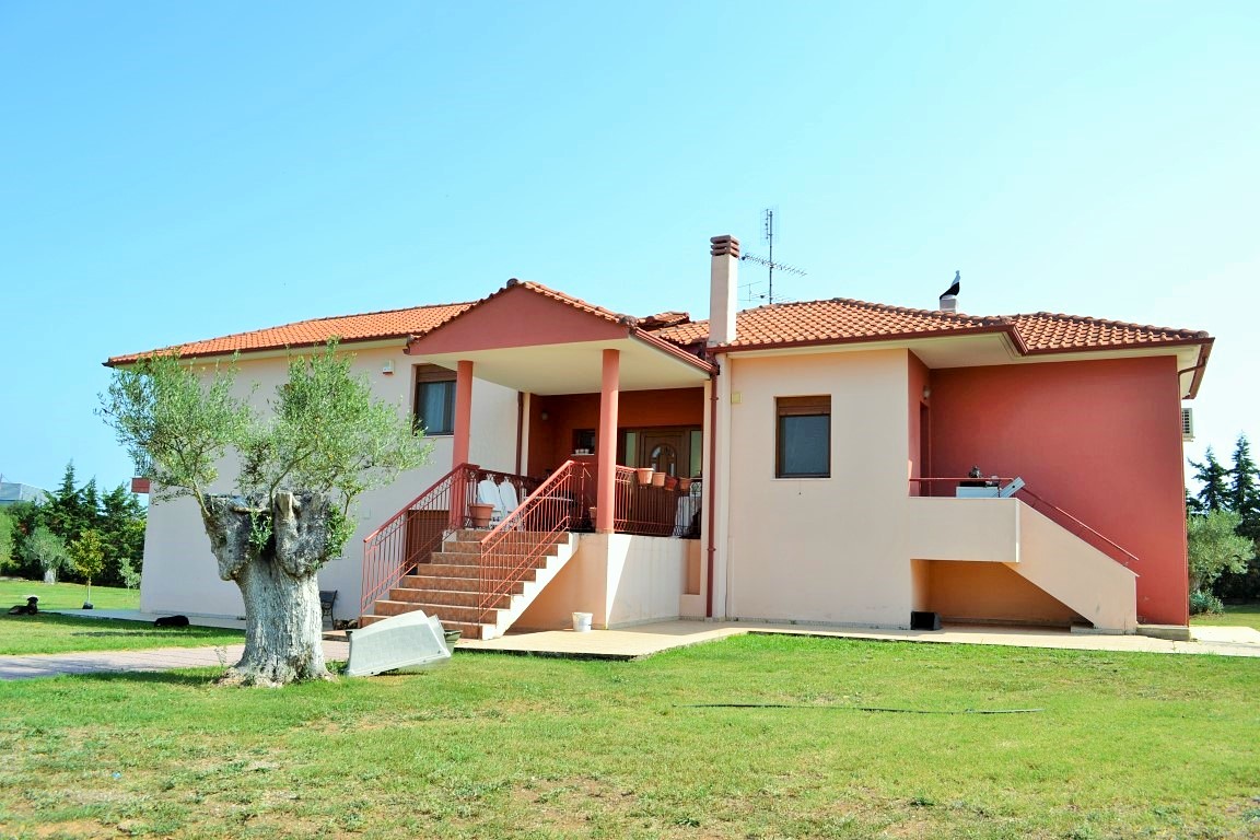 For Sale – Villa 400 m² in Chalkidiki