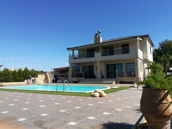 For Sale – Villa 400 m² in Chalkidiki
