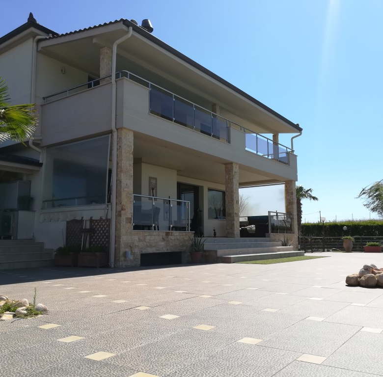 For Sale – Villa 400 m² in Chalkidiki