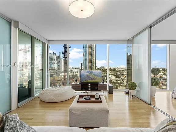 1040 Biscayne Blvd APT 1107, Miami, FL 33132