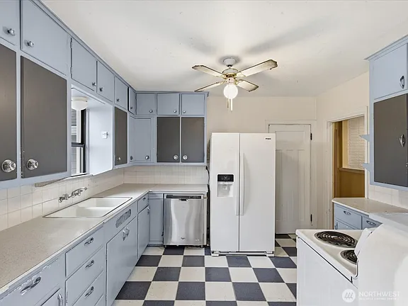 5821 3rd Avenue NW, Seattle, WA 98107