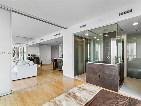 1040 Biscayne Blvd APT 1107, Miami, FL 33132