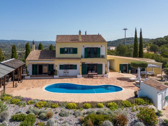 Villa In Estoi With Panoramic Views