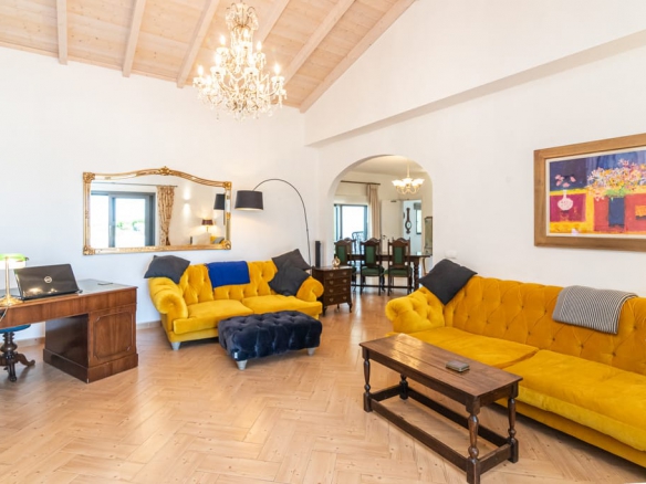 Villa In Estoi With Panoramic Views