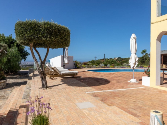 Villa In Estoi With Panoramic Views