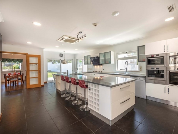Luxury Detached Villa Near Quinta do Lago