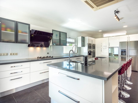 Luxury Detached Villa Near Quinta do Lago