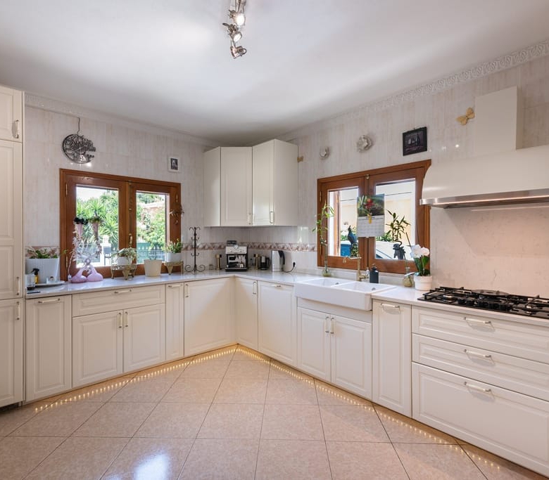 Elegant Villa For Sale Near Vilamoura