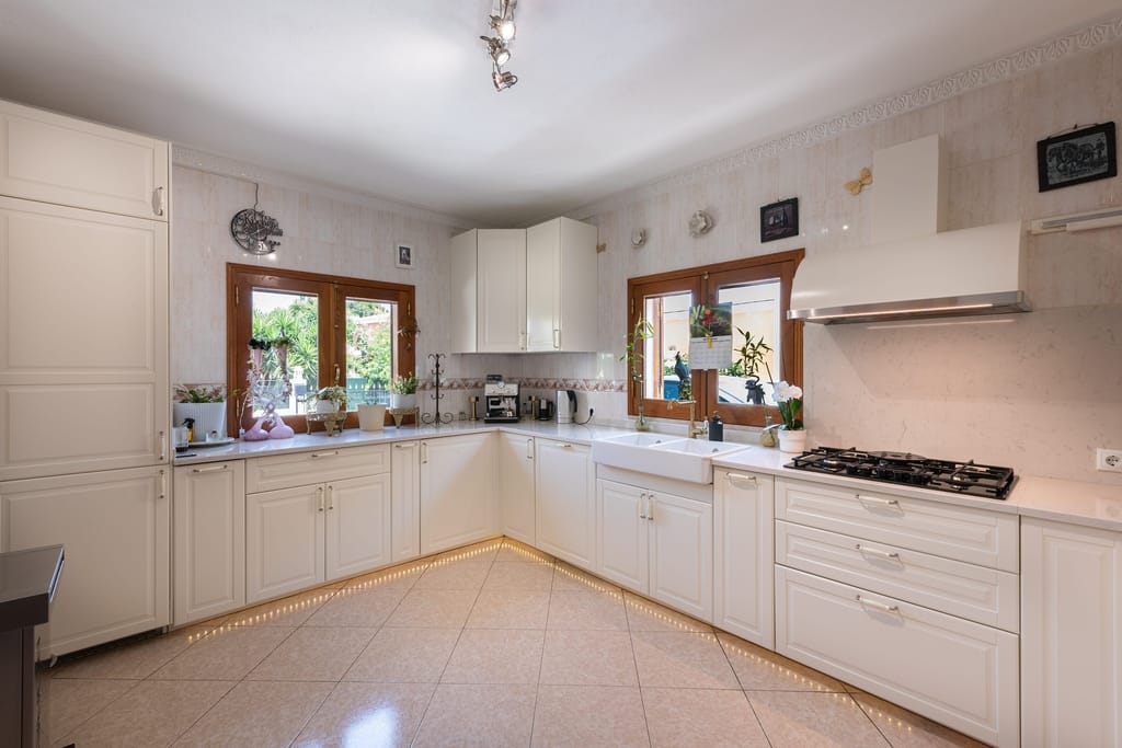 Elegant Villa For Sale Near Vilamoura