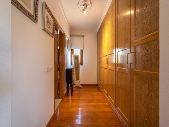 Elegant Villa For Sale Near Vilamoura