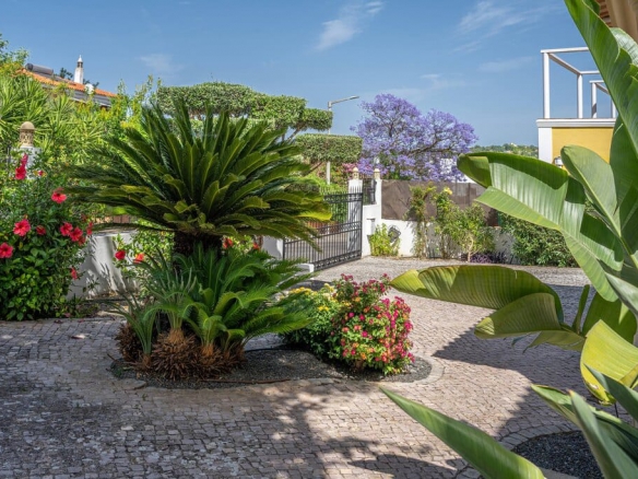 Elegant Villa For Sale Near Vilamoura