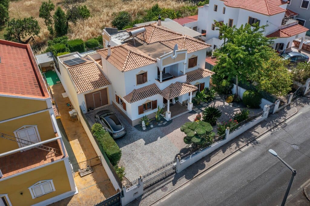 Elegant Villa For Sale Near Vilamoura