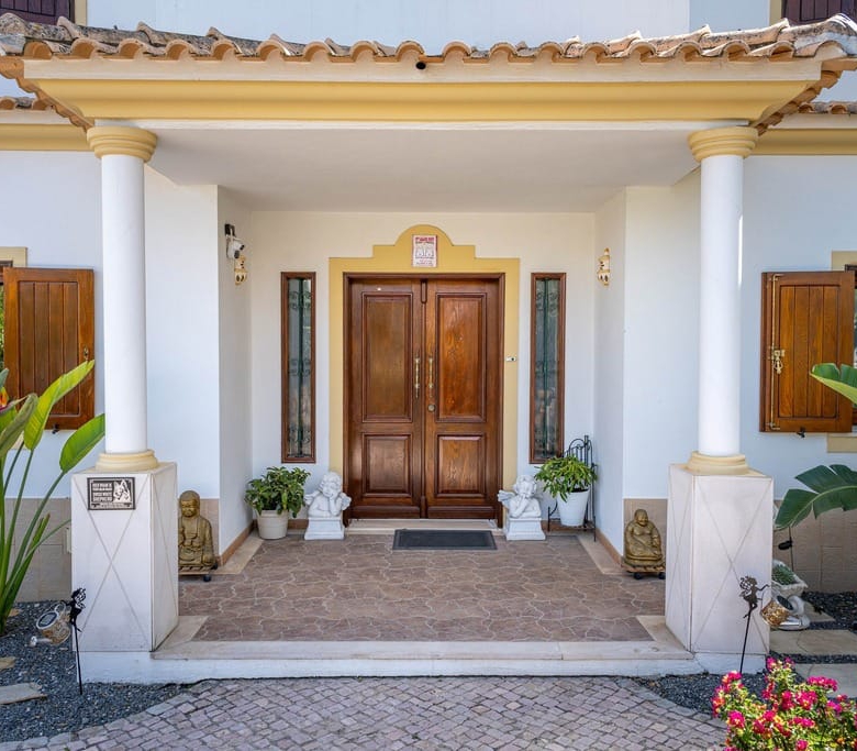 Elegant Villa For Sale Near Vilamoura