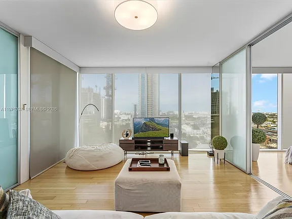 1040 Biscayne Blvd APT 1107, Miami, FL 33132