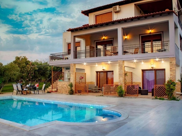 For Sale – Villa 330 m² in Chalkidiki